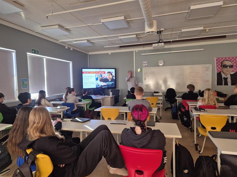 Þorgrímur Þráinsson heimsótti 10. bekk Þorgrímur Þráinsson heimsótti 10. bekk