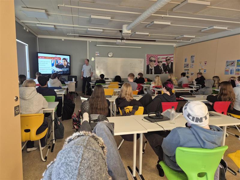 Þorgrímur Þráinsson heimsótti 10. bekk Þorgrímur Þráinsson heimsótti 10. bekk