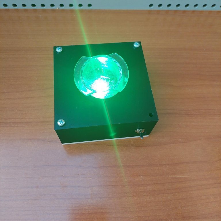 Hjálparljósið virkar þannig að þegar nemanda vantar aðstoð í kennslustund kveikir hann á ljósinu í stað þess að rétta upp hendi.