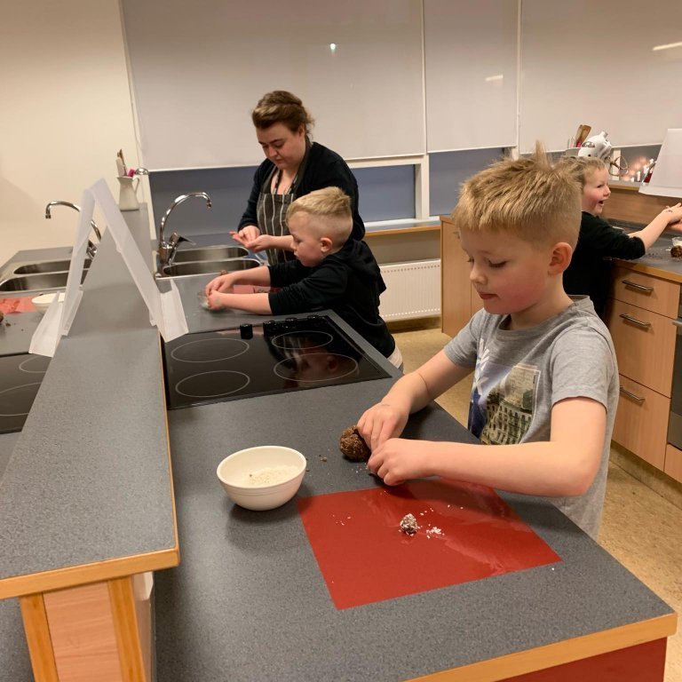 38c732cfcf3a036a177f25cb8d53dd84