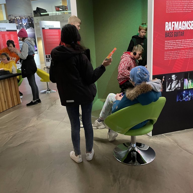 20210525_114255905_ios