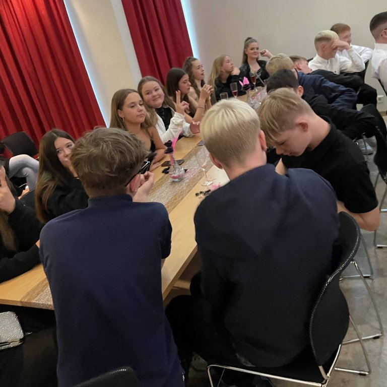 20210602_195439484_ios