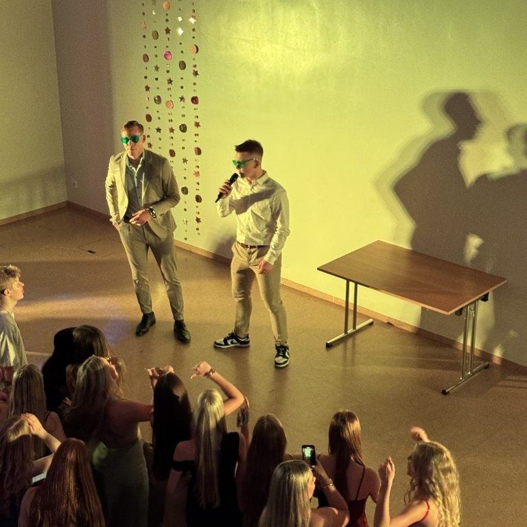 20250410_214533326_ios