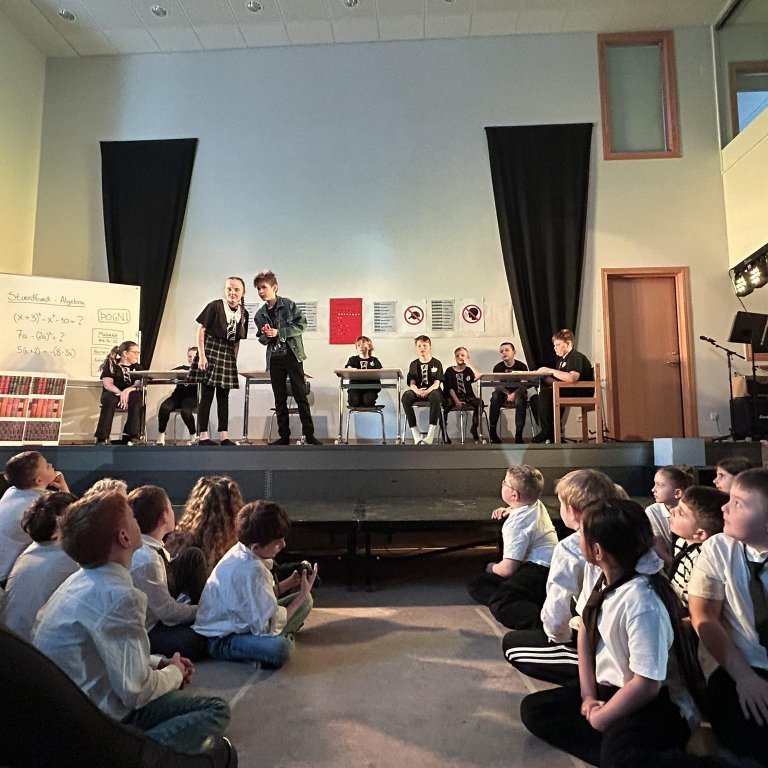 426829727_437102165330389_3641718816971379875_n