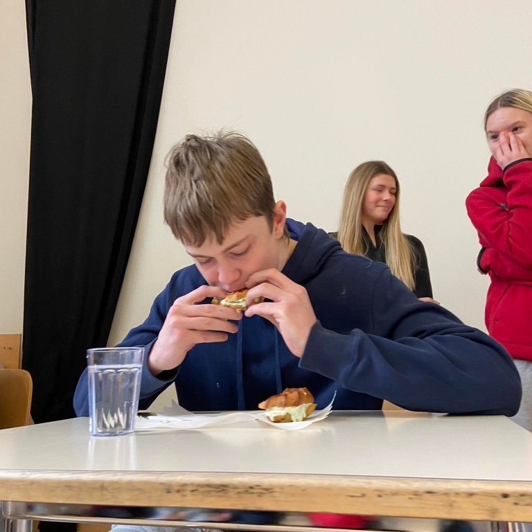 331400584_2075925692798867_2310103902789666862_n