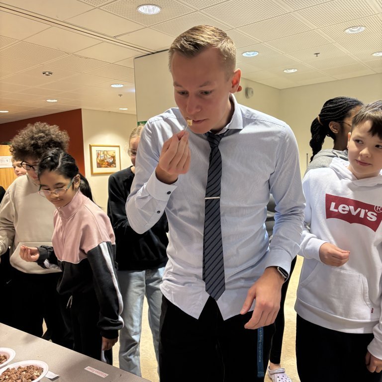 20250124_090424637_ios