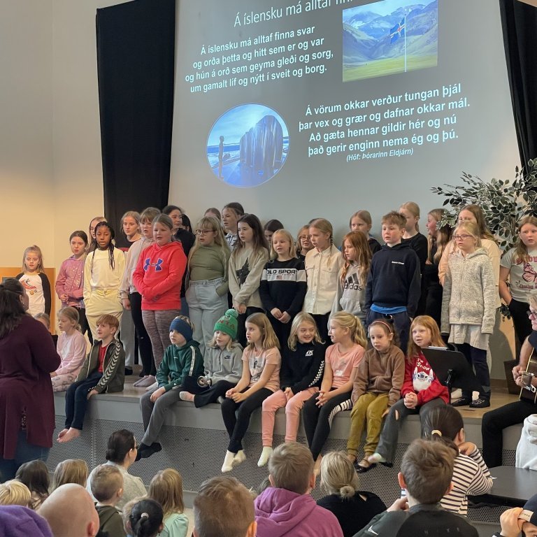 skolakor_dagurisltungu