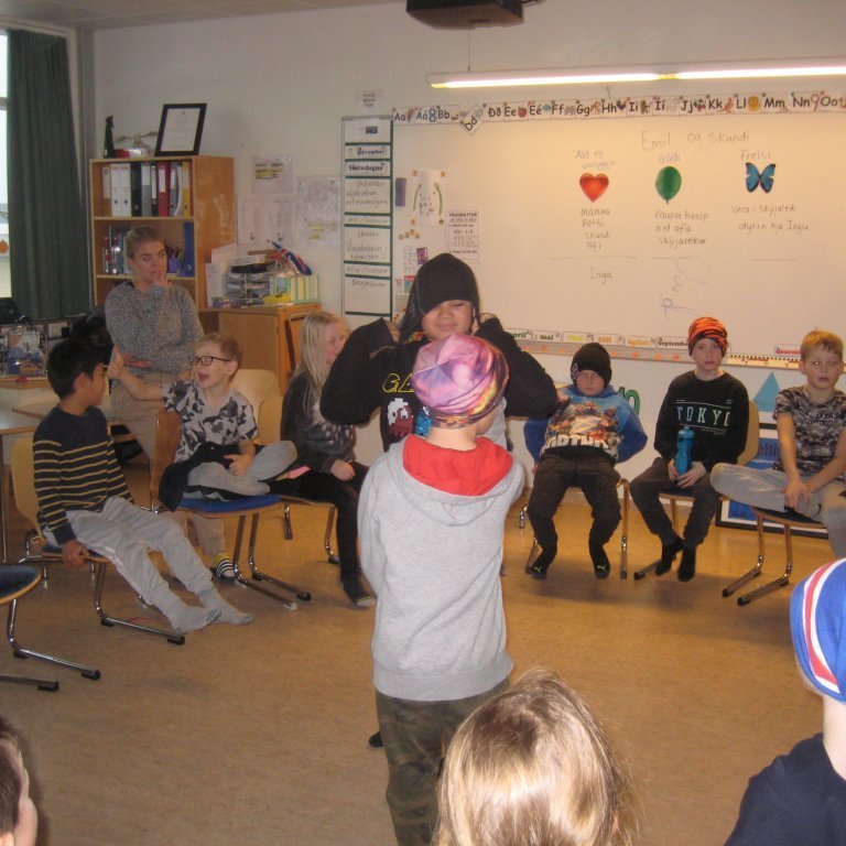 93bb55637a16a4320f15f49616e87833