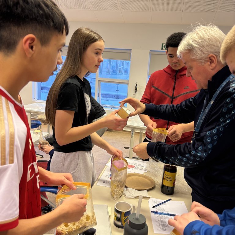 20241217_113329441_ios