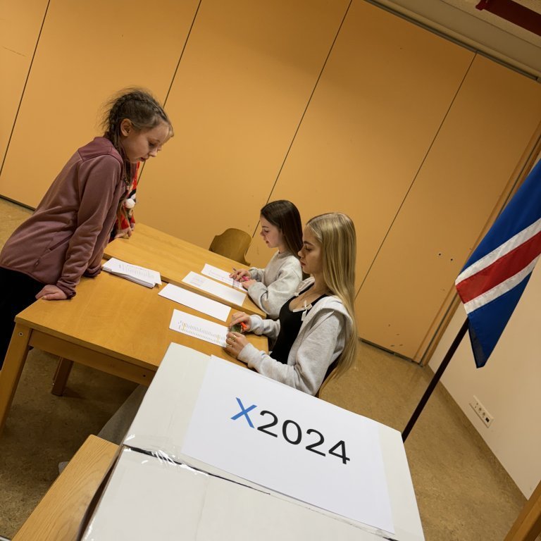 20241127_085135778_ios