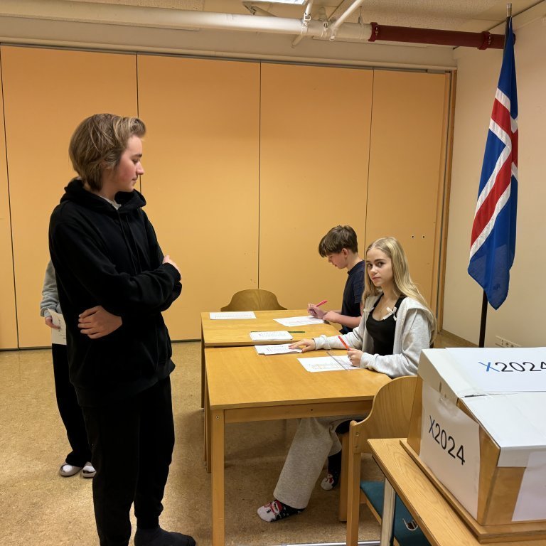 20241127_103540107_ios