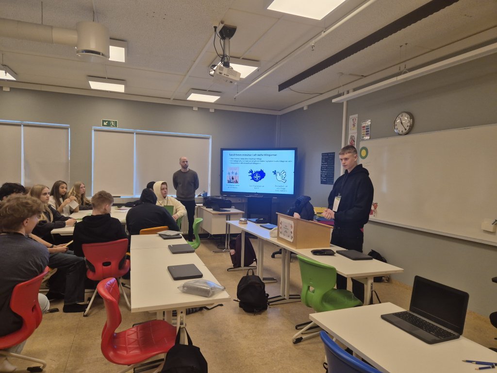 Lýðræðislestin í heimsókn hjá 10. bekk