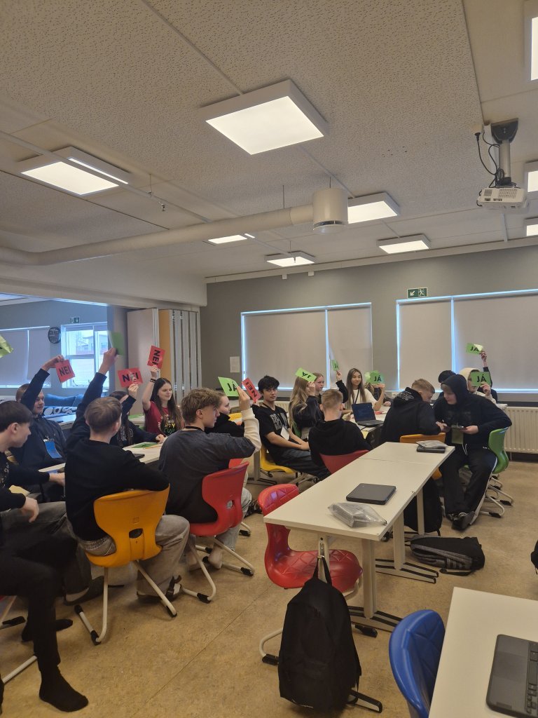 Lýðræðislestin í heimsókn hjá 10. bekk