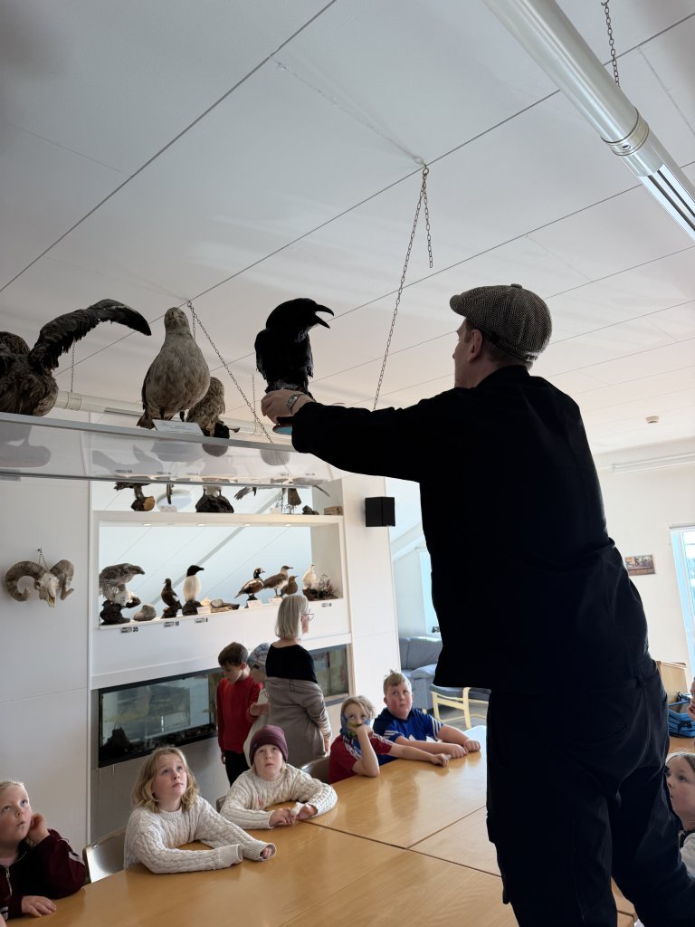 Nemendur könnuðu heim hrafnsins