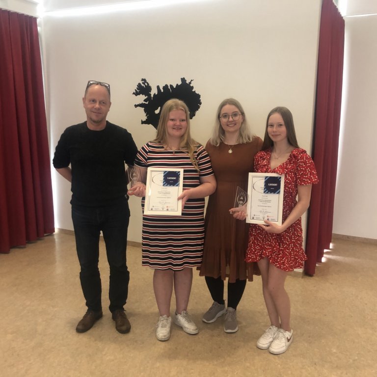 20210608_120551212_ios