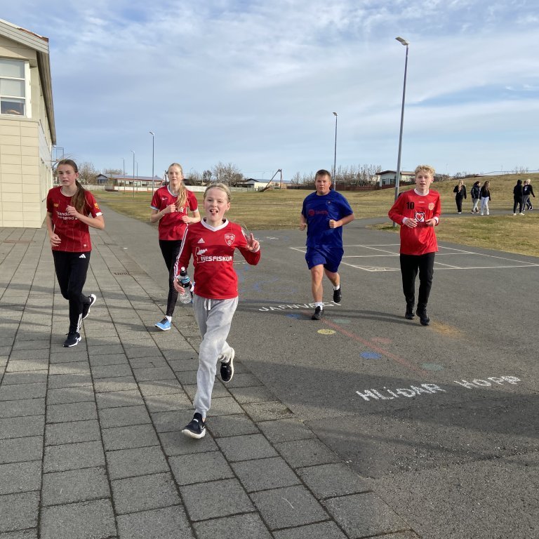 b8489fb9-bfc9-47d9-bb48-d2a4cd381510