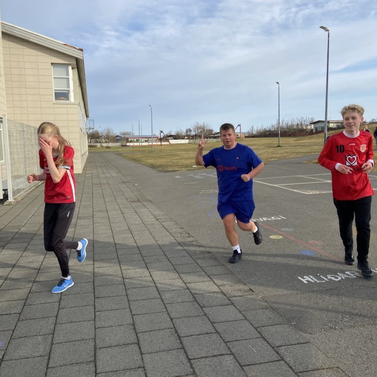 b88b280a-0a87-4ea1-86d2-599a36abe664