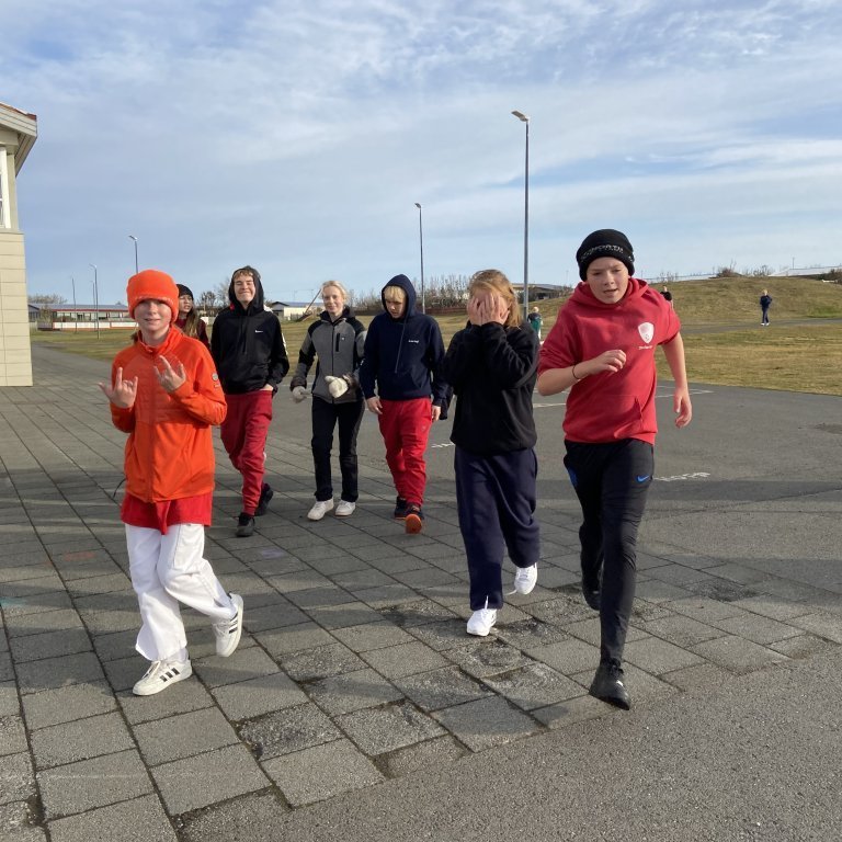 e7240077-024f-4821-bb34-abc677aae6d0