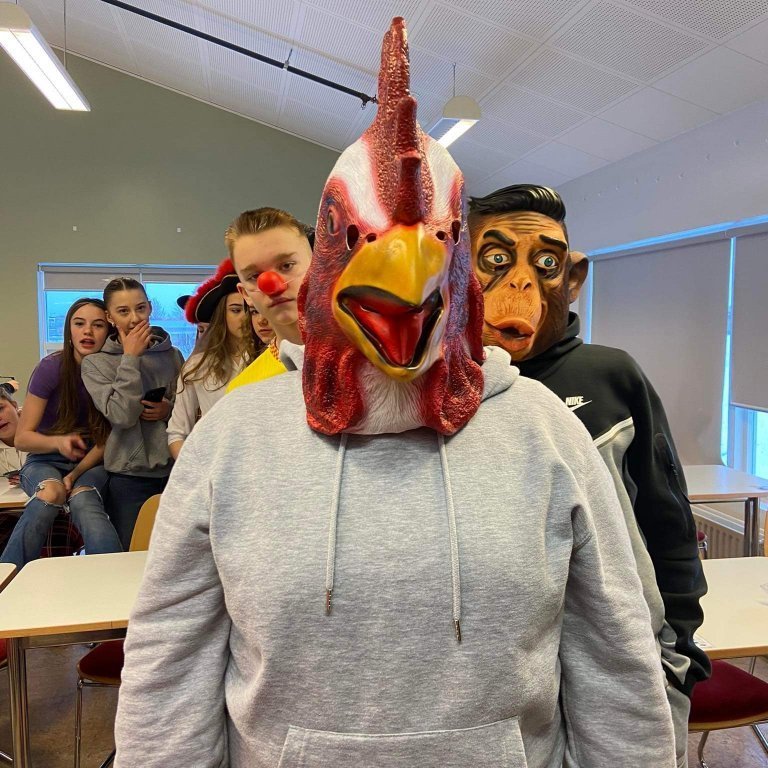 received_495860772745340