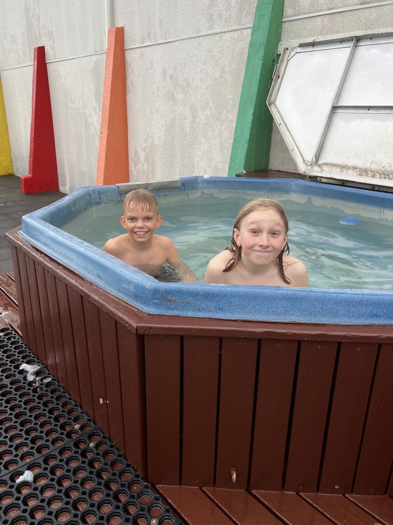 7. bekkur í skólaferð að Reykjum í Hrútafirði