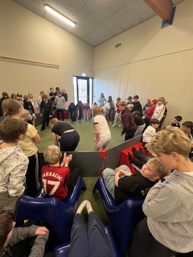 7. bekkur í skólaferð að Reykjum í Hrútafirði