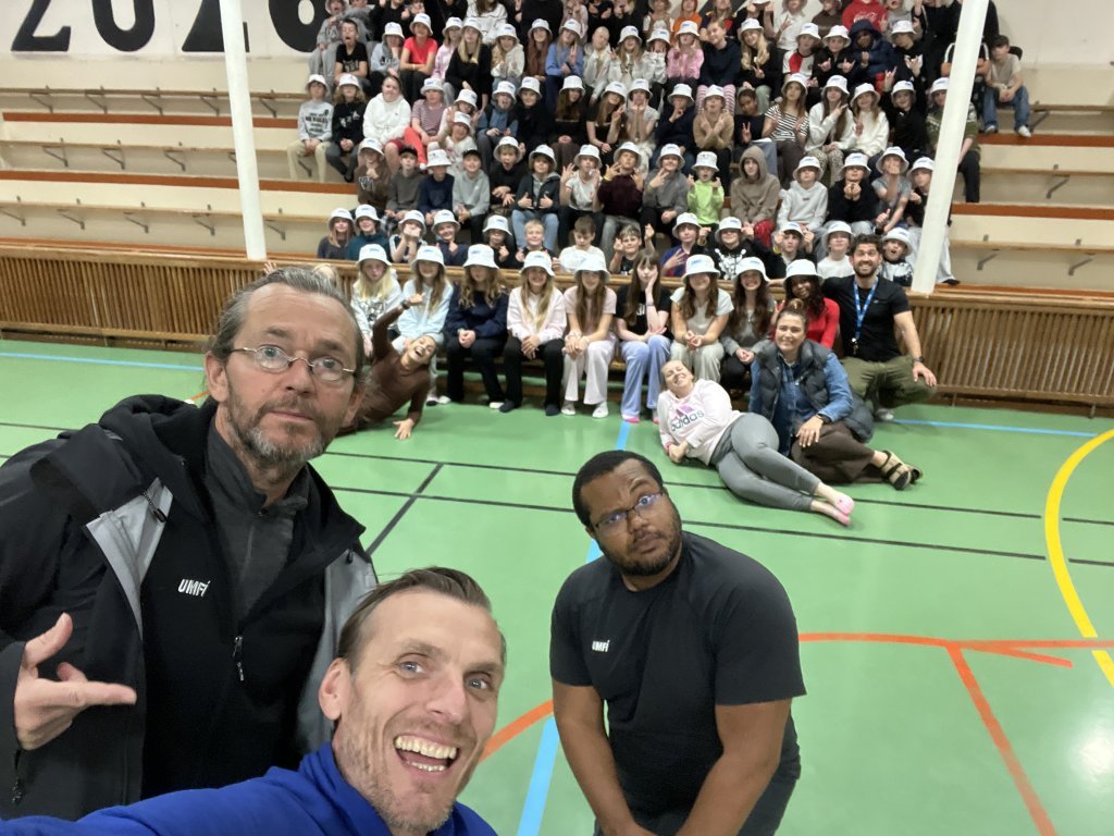 7. bekkur í skólaferð að Reykjum í Hrútafirði