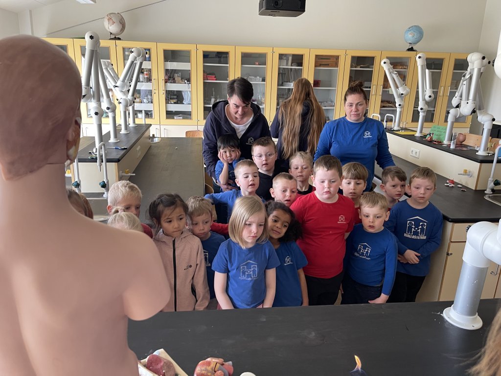 Skólahópur leikskólans í heimsókn