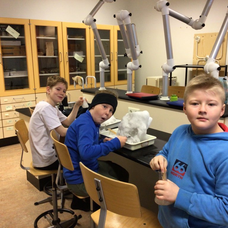 1f42406e-420d-487a-8816-eb6e8ed30593