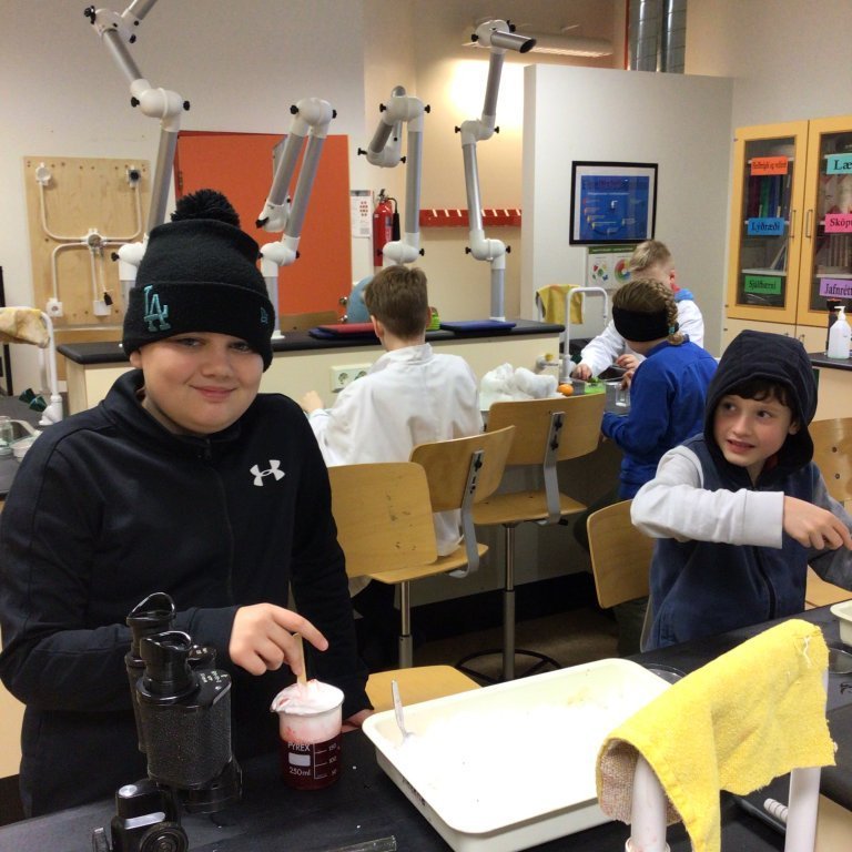 e076ca45-97ea-4b96-9024-3ffacabe5e6e