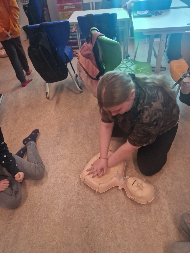 Þjálfun í endurlífgun hjá 6., 8. og 10. bekk