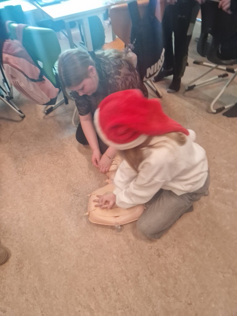 Þjálfun í endurlífgun hjá 6., 8. og 10. bekk