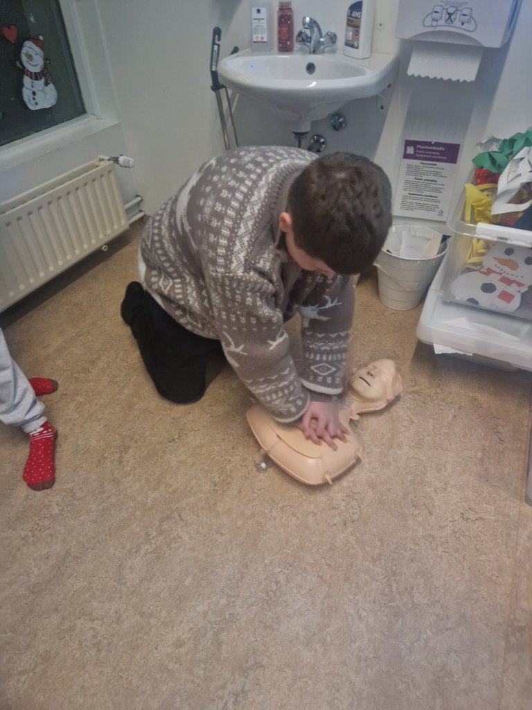 Þjálfun í endurlífgun hjá 6., 8. og 10. bekk