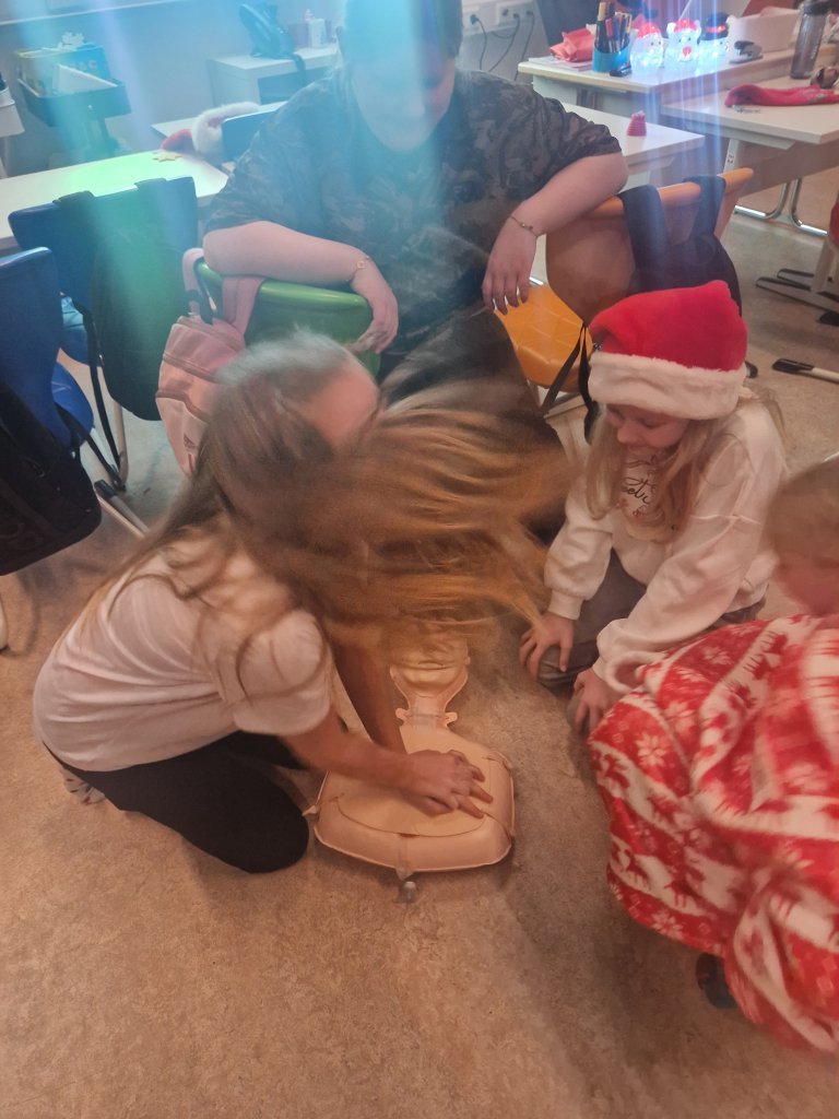 Þjálfun í endurlífgun hjá 6., 8. og 10. bekk