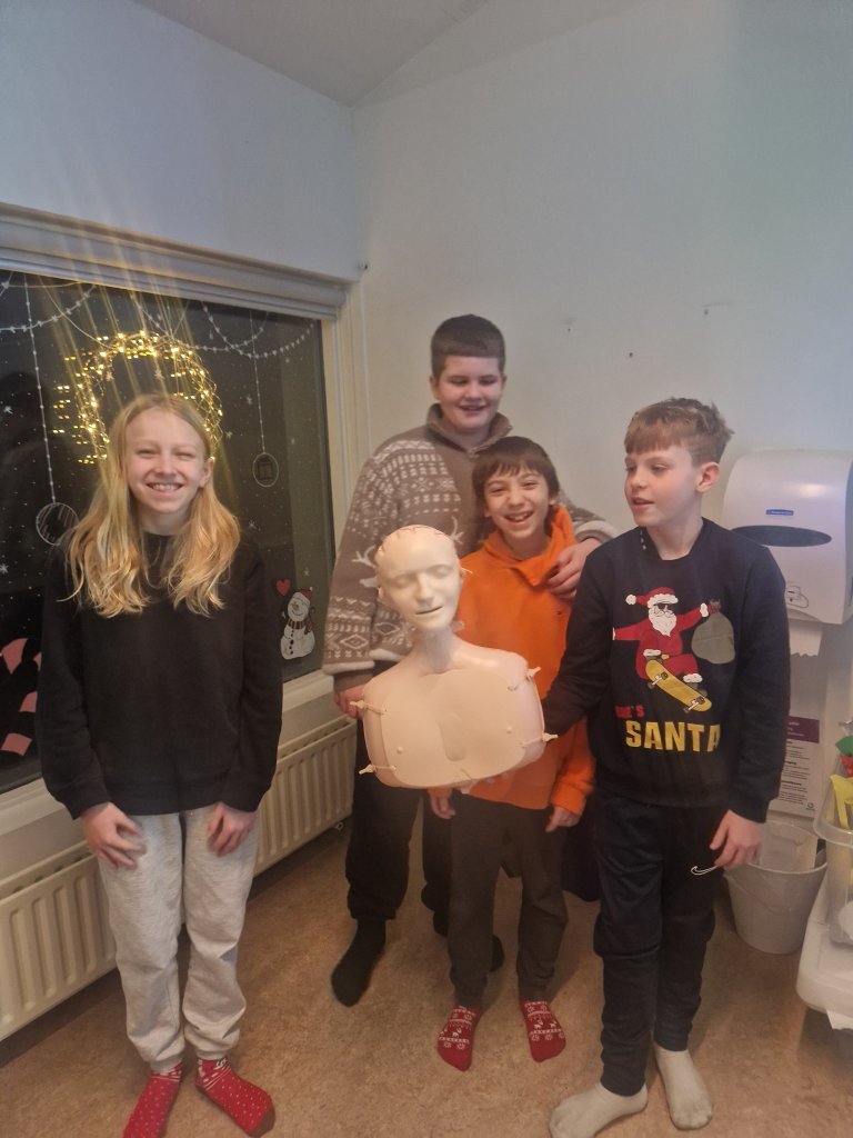 Þjálfun í endurlífgun hjá 6., 8. og 10. bekk