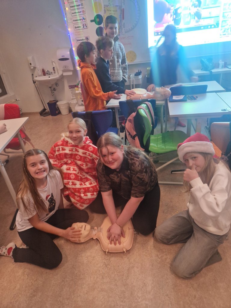 Þjálfun í endurlífgun hjá 6., 8. og 10. bekk