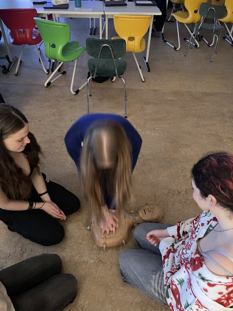 Þjálfun í endurlífgun hjá 6., 8. og 10. bekk