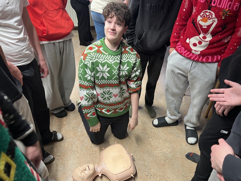 Þjálfun í endurlífgun hjá 6., 8. og 10. bekk