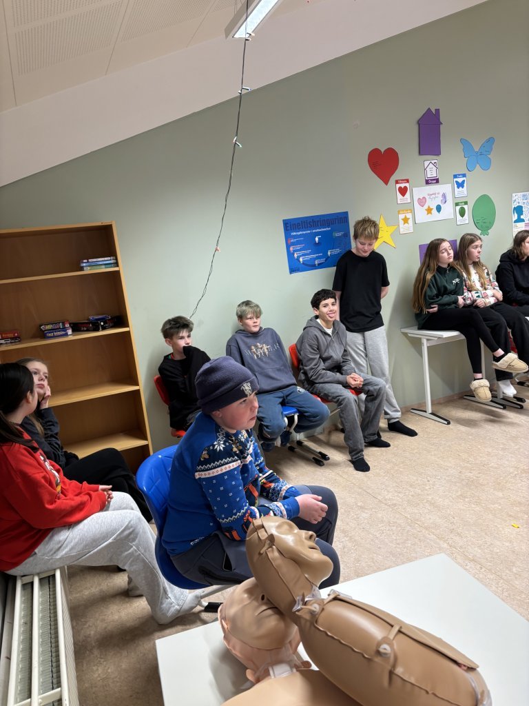 Þjálfun í endurlífgun hjá 6., 8. og 10. bekk