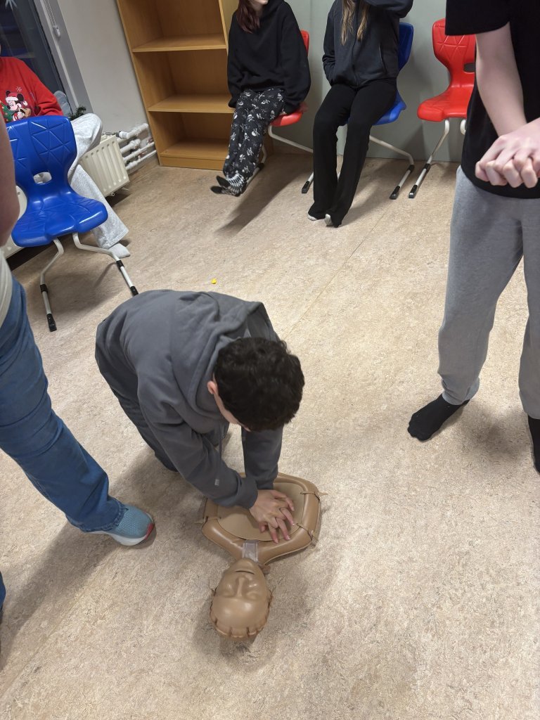 Þjálfun í endurlífgun hjá 6., 8. og 10. bekk