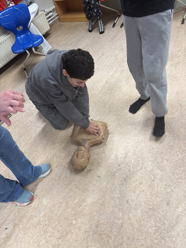 Þjálfun í endurlífgun hjá 6., 8. og 10. bekk