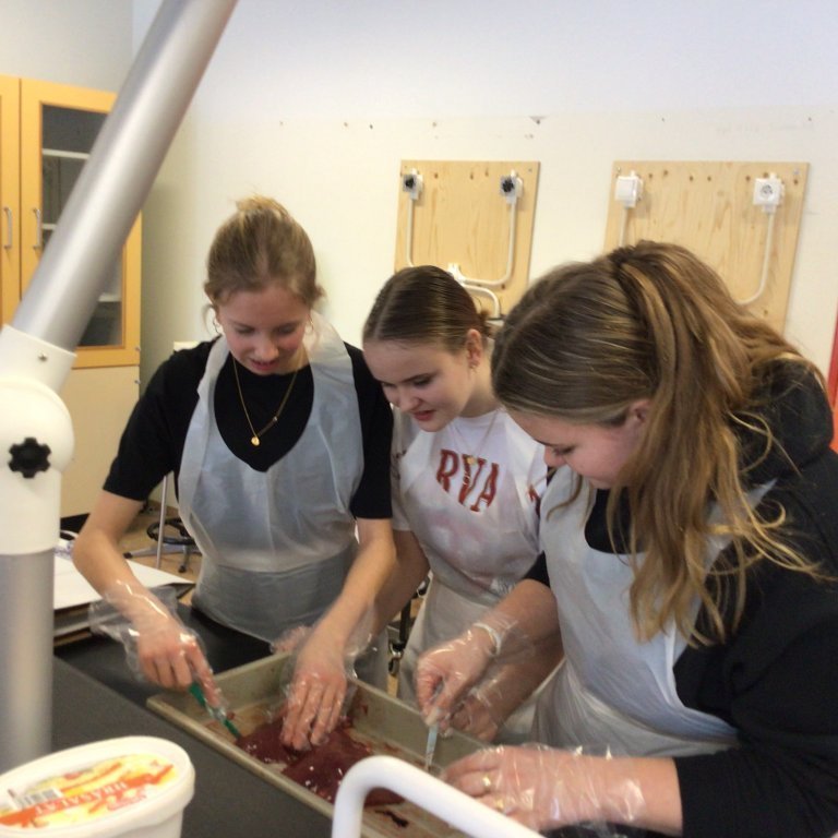 5b0383f0-4e4e-4a74-a5a7-1f06c250feff