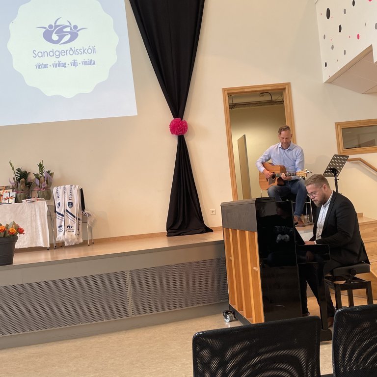 20210604_094453666_ios