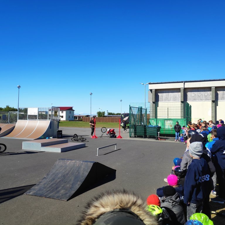 9e3d32a980e7a125ea648de441c2825e