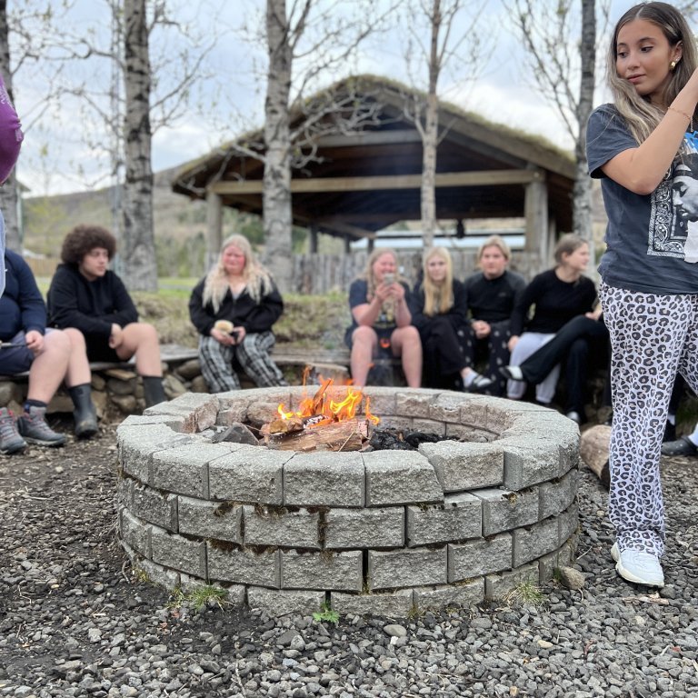 20240527_213801663_ios