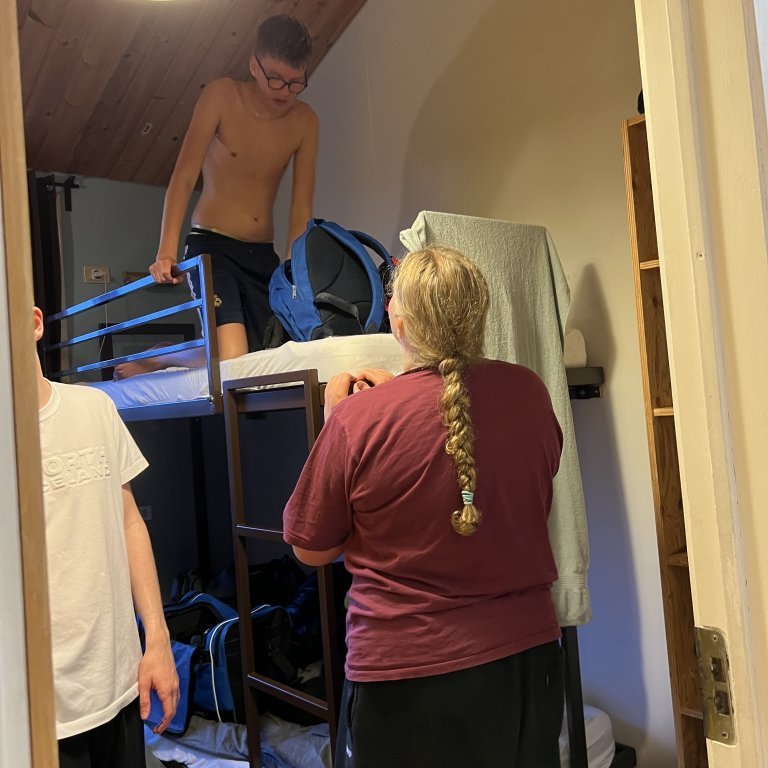 20240528_222749514_ios-1