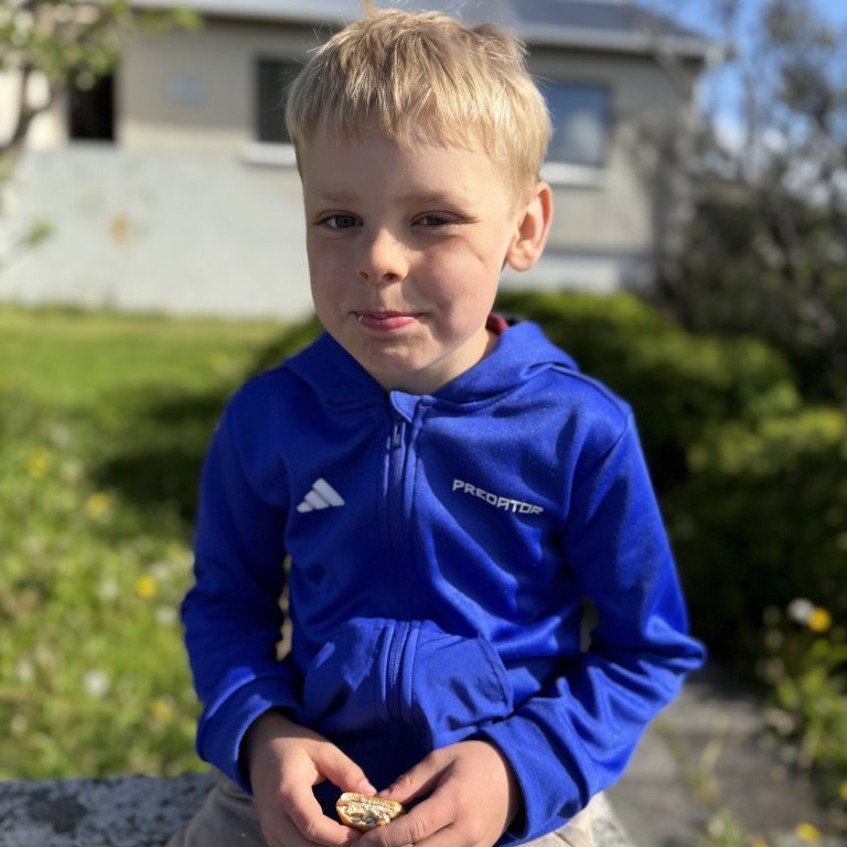 20250528_093344976_ios