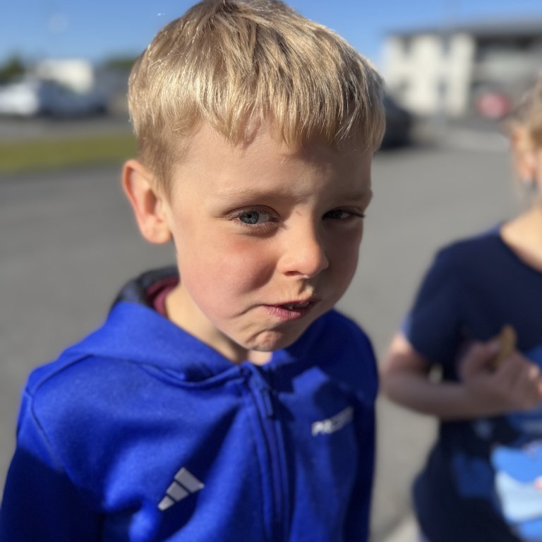 20250528_093608944_ios