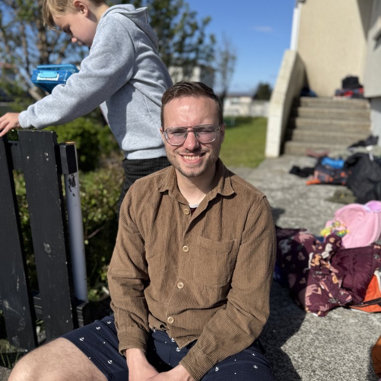 20250528_093735956_ios