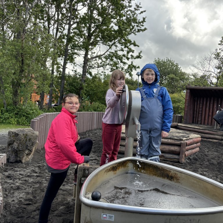 20250528_122305685_ios