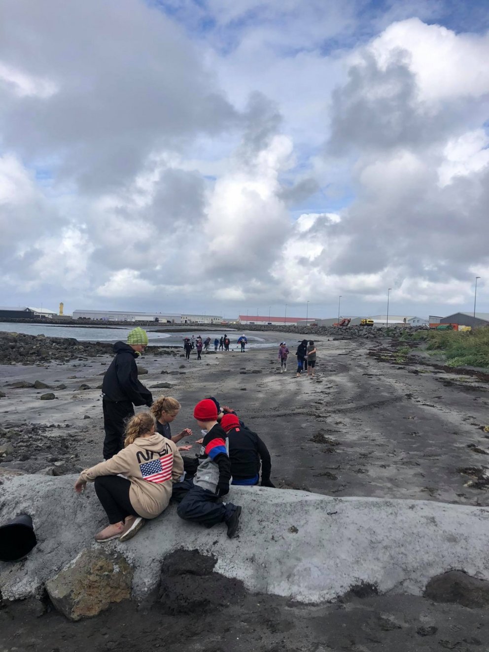 Skemmtileg fjöruferð hjá 6. bekk